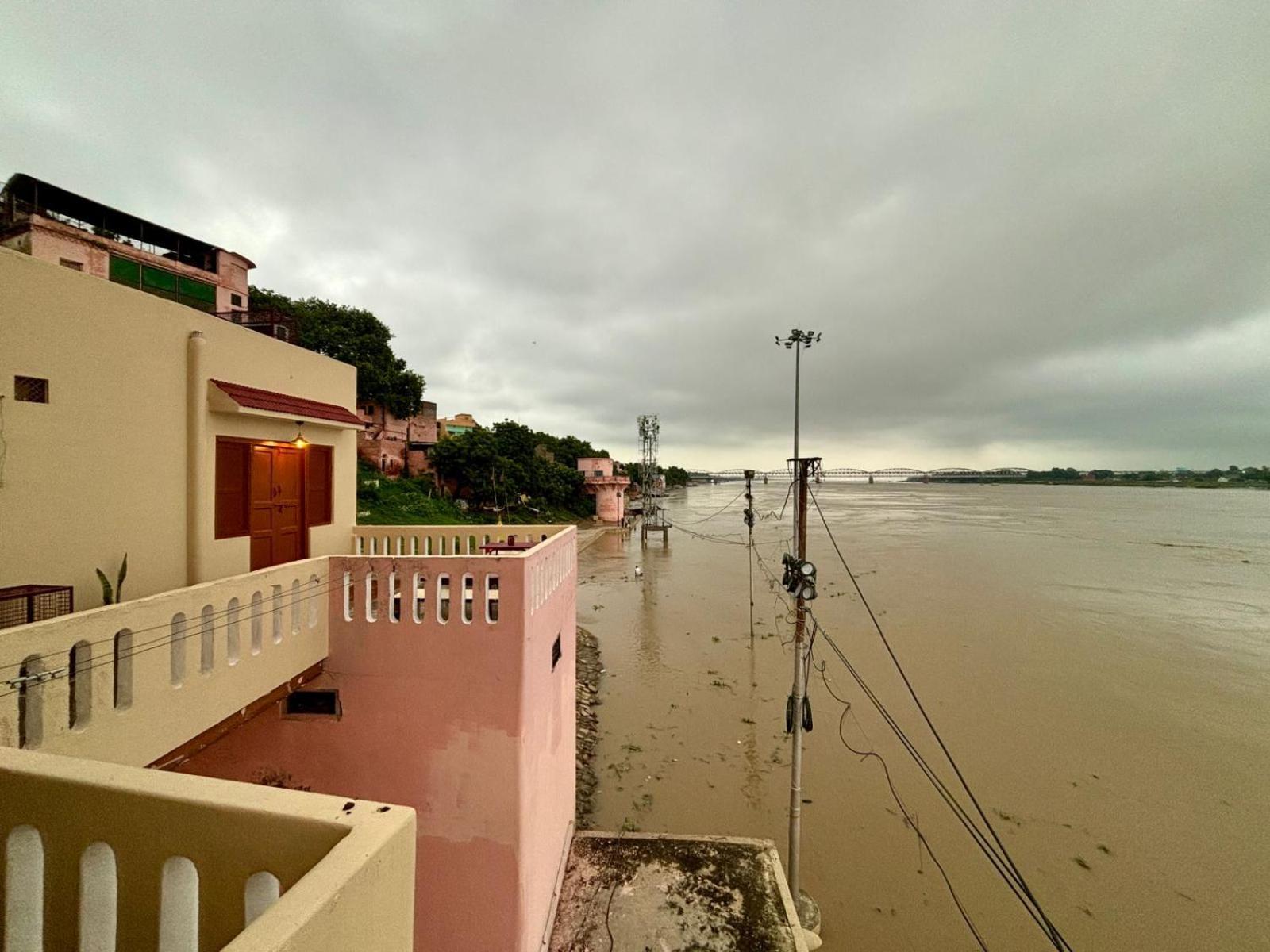 Vintage River Homestay Benares Buitenkant foto